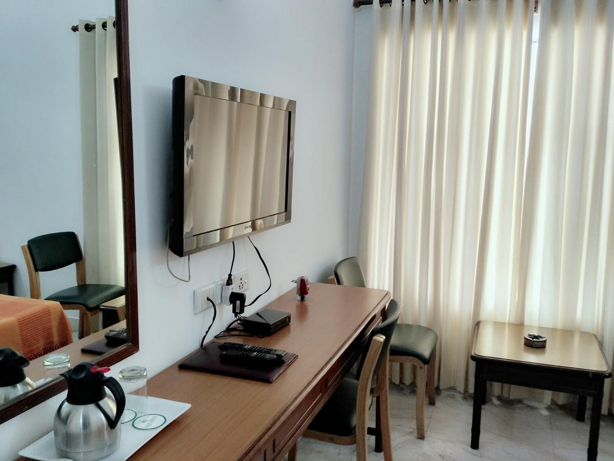 棕榈树林酒店及服务式公寓 新德里 外观 照片