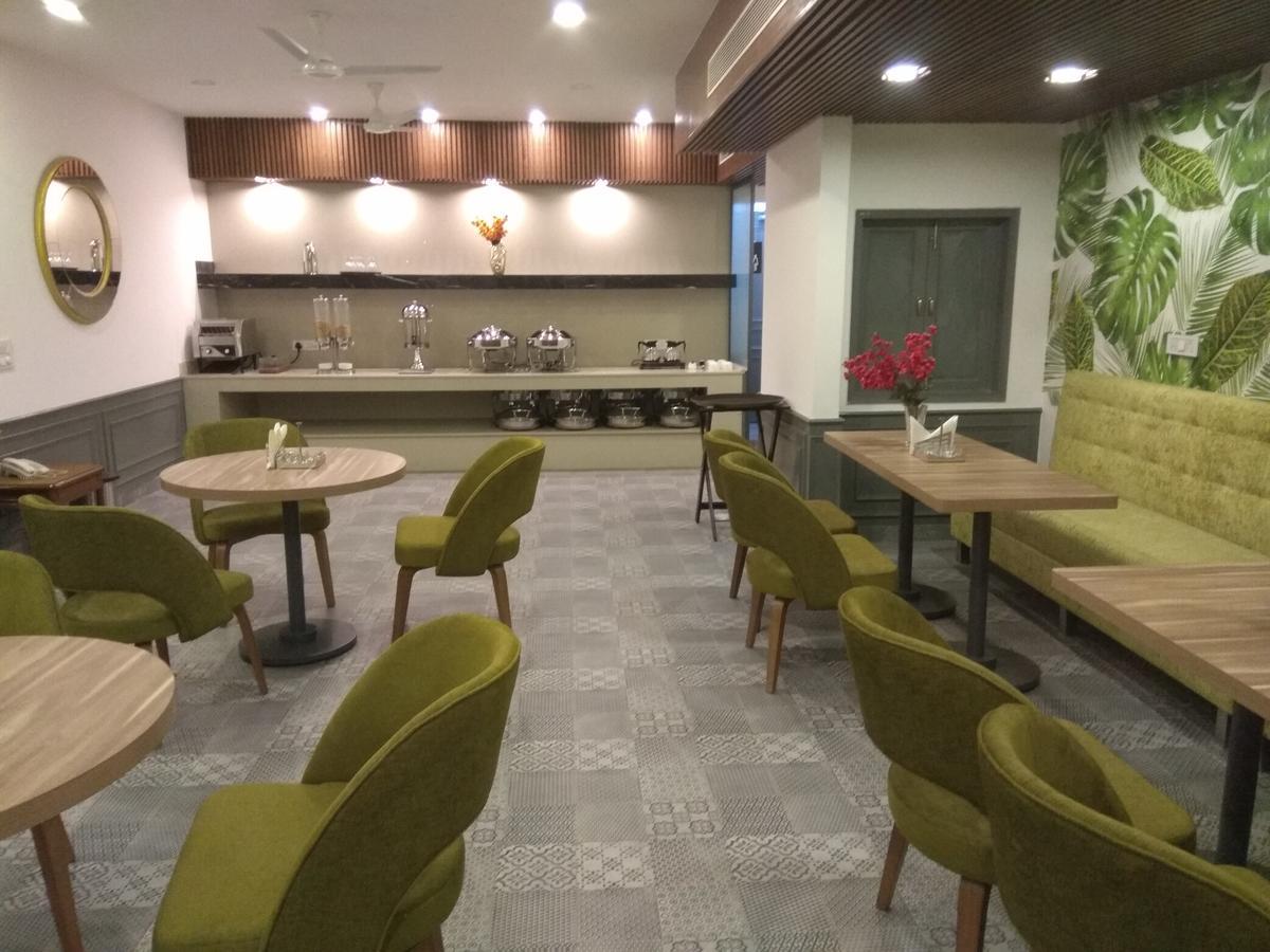 棕榈树林酒店及服务式公寓 新德里 外观 照片